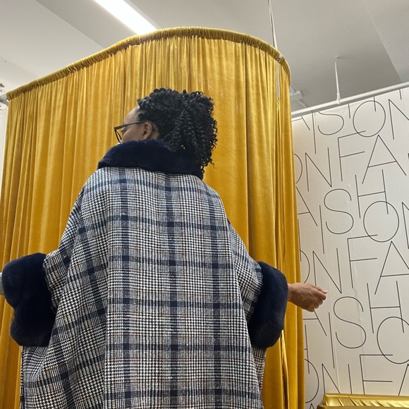 Pancho, Shawl, Overthrow or a outer wear - Picture 3 of 6